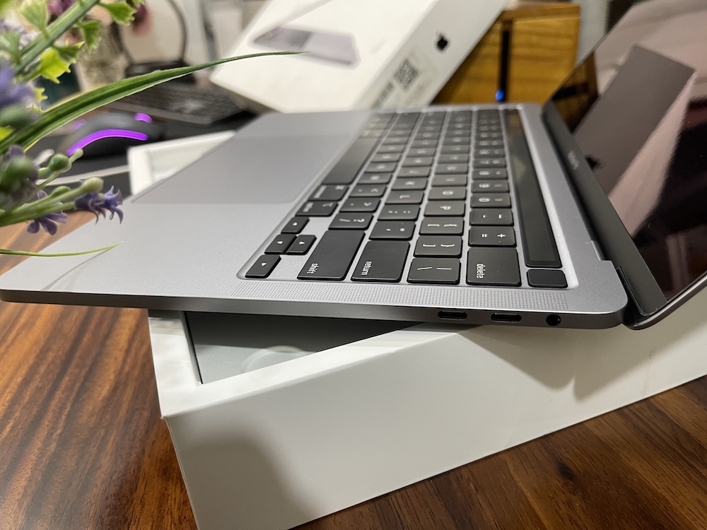 Macbook Pro 13 inch 2020 Quad Core I5 2.0Ghz 16GB 1000GB ( MWP82